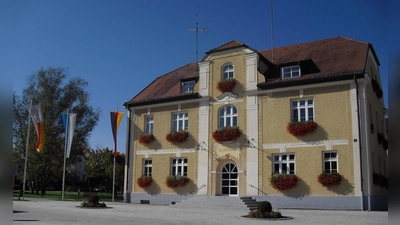 Das Rathaus in der WestAllianz-Gemeinde Maisach, deren Erster Bürgermeister Hans Seidl die Arbeitsgruppe Energie und Klimaschutz innerhalb des regionalen Wirtschaftsverbunds leitet. (Foto: WestAllianz)