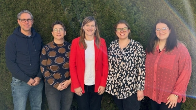 Trafen sich zum Austausch über die Ist-Situation im Dachauer Frauenhaus: Michael Schrodi, Wiebke Kappaun, Carmen Wegge, Nicola Kaufmann und Laura Kaufmann. (Foto: SPD)