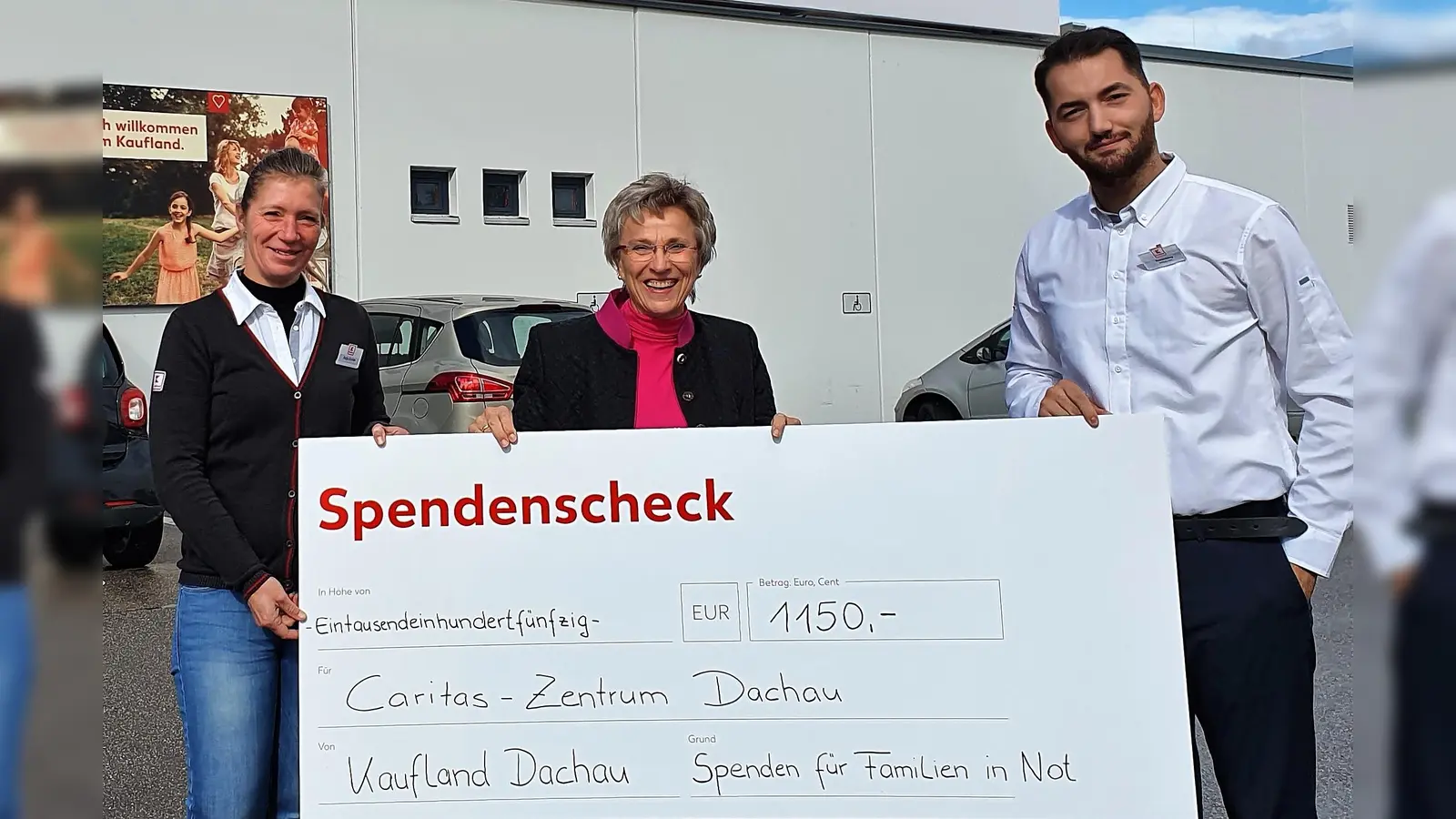 Spendenübergabe mit (von li) Katja Eichler, Maria Beyer-Dick und Ardijan Uka.<br> (Foto: Caritas )