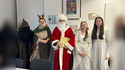 Auch in diesem Jahr fand in der Mittelschule Dachau-Süd wieder eine Nikolausfeier statt. (Foto: MS Dachau Süd)