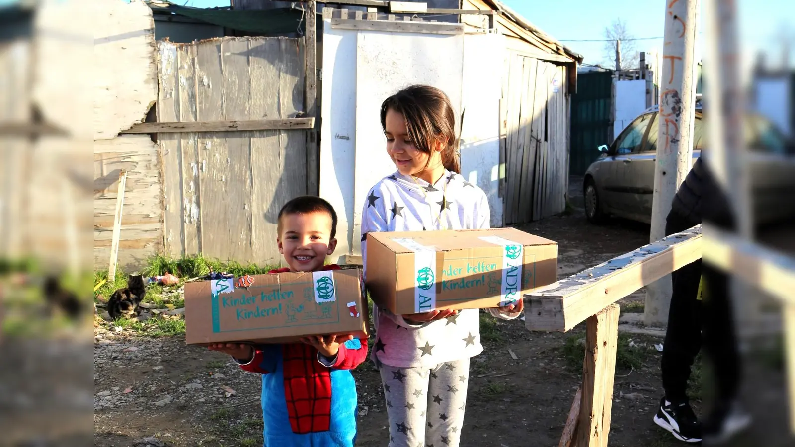 Aktion 2022: Freude bei Kindern in Belgrad über die Pakete. (Foto: ADRA Deutschland)