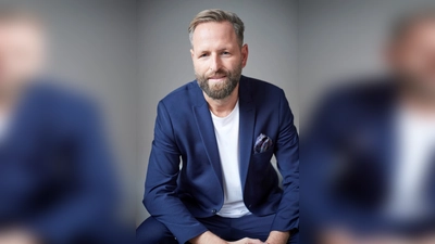 Stephan Lucas präsentiert in der Weilachmühle „True Crime”. (Foto: Helmut Henkensiefken)