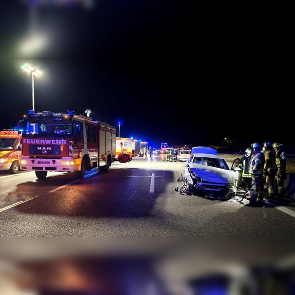 Nach dem Unfall musste die A 8 gesperrt werden. (Foto: Kreisbrandinspektion Dachau)