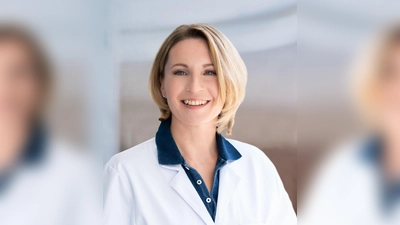 Chefärztin Dr. Madlen Lahne informiert über Behandlungsmöglichkeiten chronischer Schmerzen. (Foto: Helios)