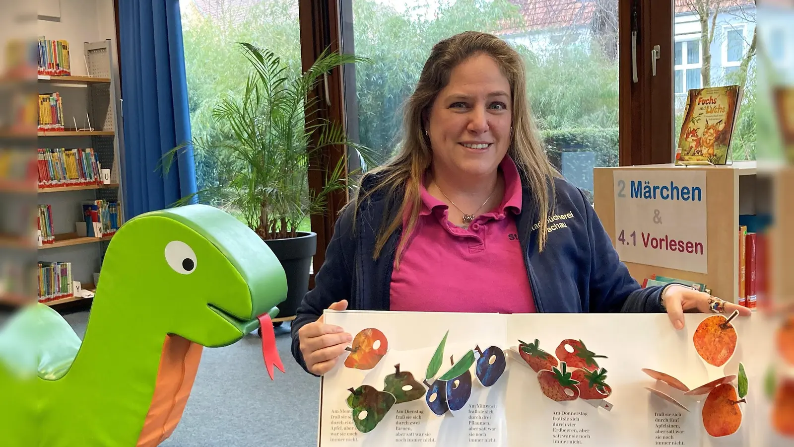 Susanne Lill aus dem Team Leseförderung betreut die Veranstaltungsreihe „Bücherwichtel“. (Foto: Stadtbücherei Dachau)