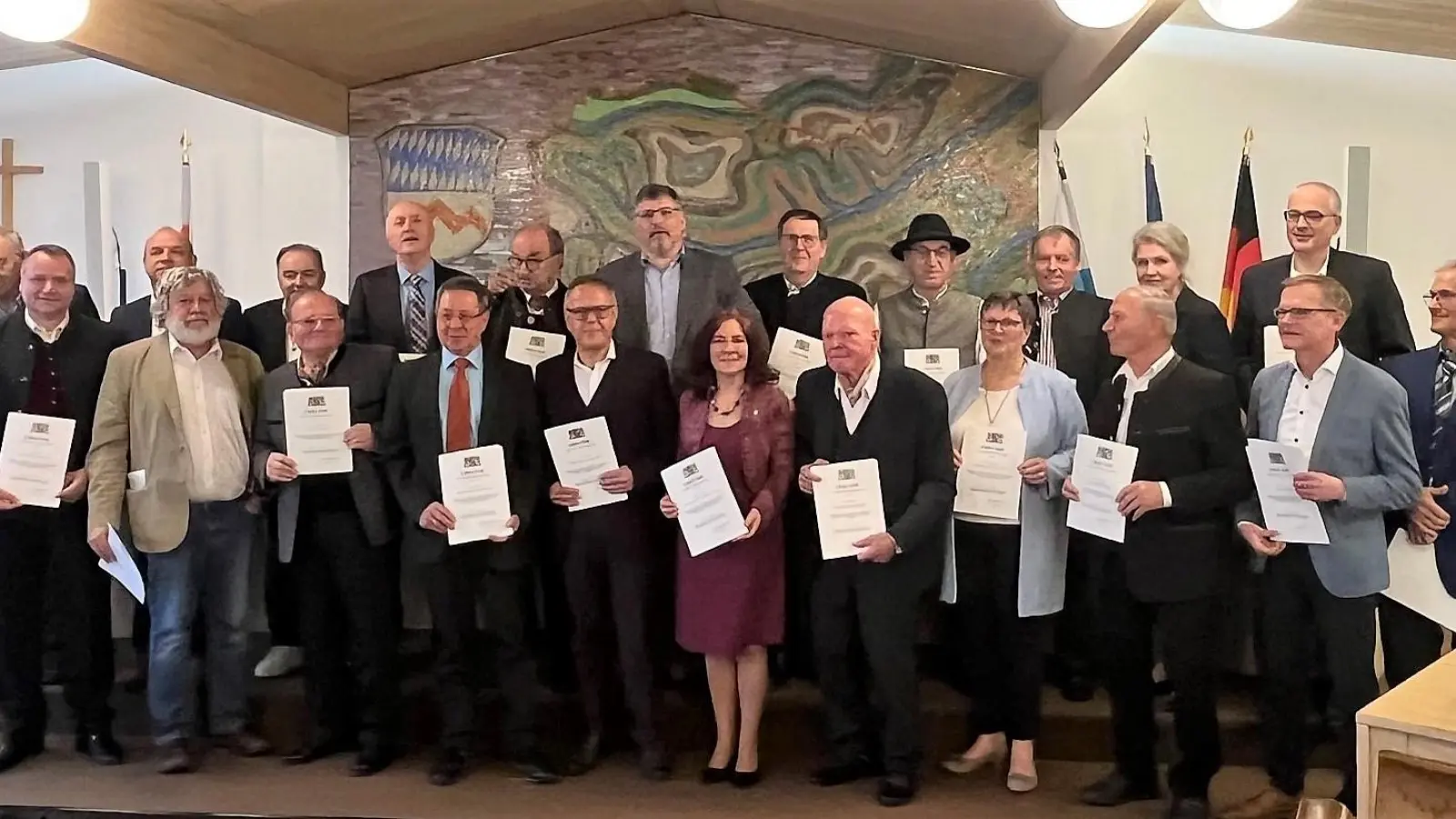 25 Bürgerinnen und Bürger wurden für ihr kommunalpolitisches Engagement im Ehrenamt ausgezeichnet. (Foto: LA Dachau / Sabrina Schwarz)