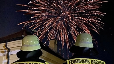 Die Feuerwehren und die Kreisbrandinspektion des Landkreises Dachau wünschen einen guten und unfallfreien Start ins neue Jahr 2024. (Foto: FW Dachau)