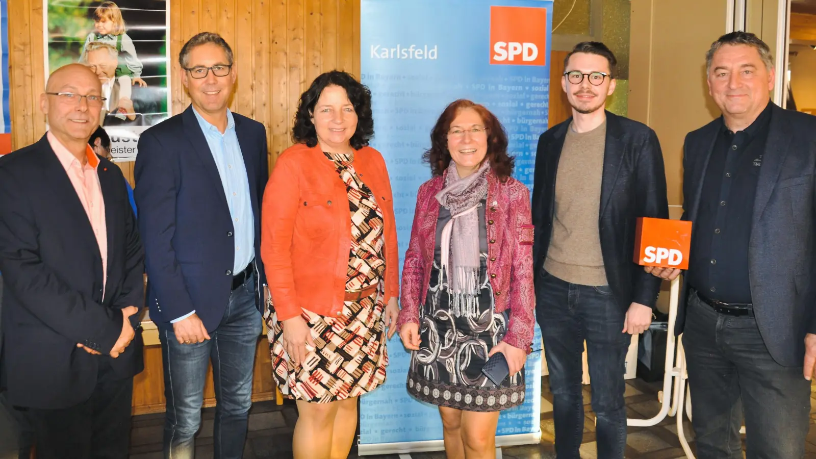 Freuen sich über das 75-Jährige der SPD Karlsfeld (von li) Thomas Kirmse, Michael Schrodi, MdB, Ruth Müller, MdL, Marianne Klaffki, Dennis Behrendt und Hubert Böck. (Foto: SPD)