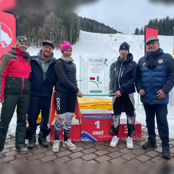 Erfolgreiches Rennen (von links): Daniela Fuchs (Rennleitung SCD), Anton Reiter (1. Vorsitzender SCD), Sophia Schnitzke (Tagesschnellste Damen), Lukas Ganser (Tagesschnellster Herren) und Günter Dietz (Sportreferent Stadt Dachau). (Foto: SCD)