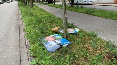 Nur ein Besiepiel, stellvertretend für die Fülle von beschädigten Wahlplakaten. (Foto: CSU Dachau)