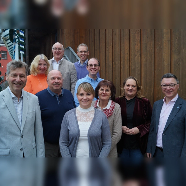 Reinhard Schmutz, Ingrid Sedlbauer, Rainer Rösch, Jürgen Schleich, Michael Kittelberger, Sebastian Rösch, Simone Heggmair, Renate Rösch, Dagmar Wagner und Wolfgang Hörl (v. l.). (Foto: ÜB Dachau)