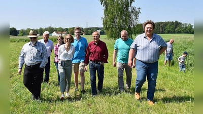 Unterwegs an der Roth war Stephanie Burgmeier mit CSU-Politikern. (Foto: CSU )