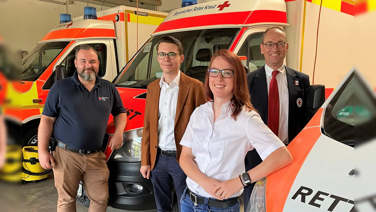 Martin Noß, Dennis Behrendt und Bernhard Seidenath mit Denise Stalph in Gröbenried (von li). (Foto: BRK Dachau)