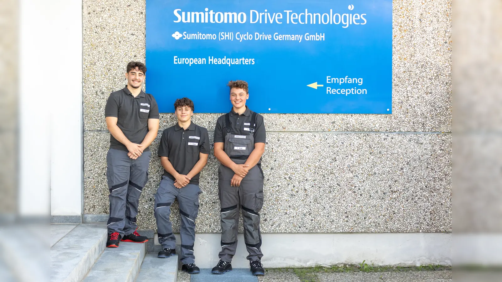 Nachwuchs-Power: Hazar Aziz Türkeri, Erik Wagner und Florian Gradl starten ihre Ausbildung zum Industriemechaniker bei Sumitomo Drive Technologies. (Foto: Sumitomo Drive Technologies)