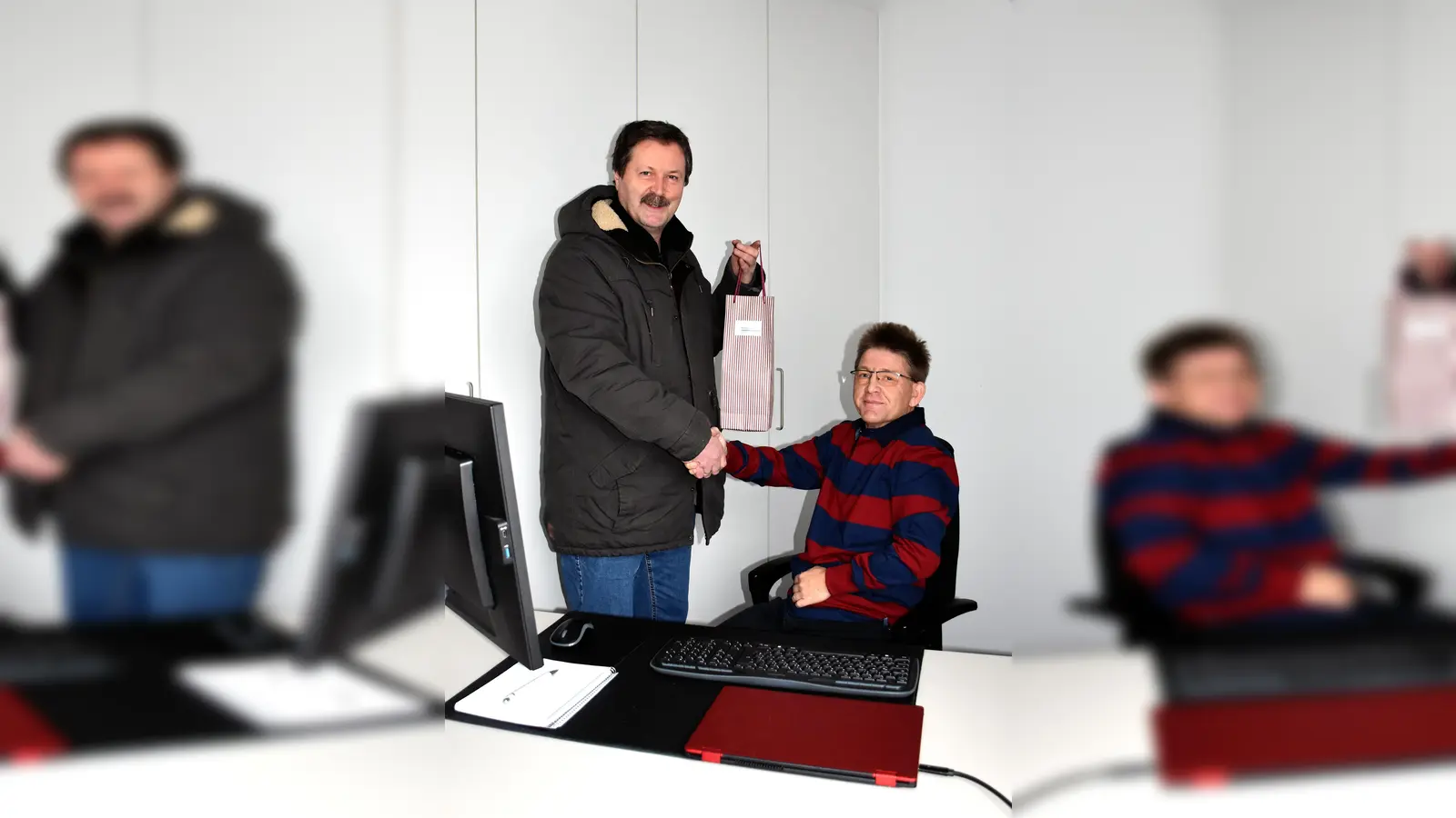 1. Vorstand Franz Lesti (li) begrüßt Peter Steeg (re) im Erdweger Gewerbeverein. (Foto: coe)