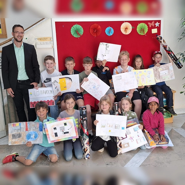 Große Freude bei der Preisverleihung in der Grundschule Hilgertshausen. (Foto: VR)