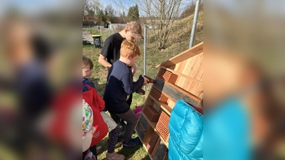 Organisiert von der Jugendarbeit Odelzhausen konnten die Kinder ein Insektenhotel bauen. (Foto: Jugendarbeit Odelzhausen )