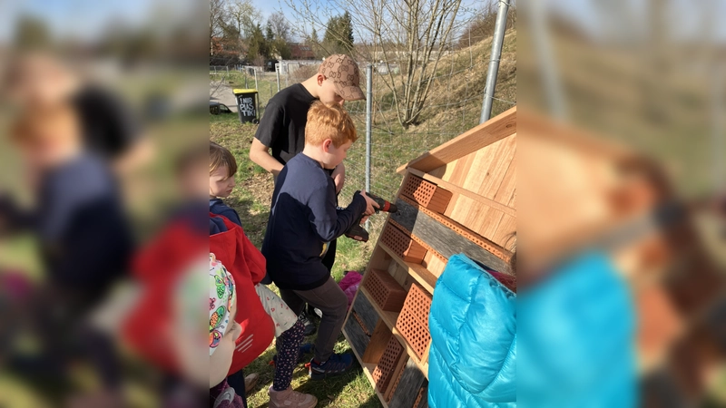 Organisiert von der Jugendarbeit Odelzhausen konnten die Kinder ein Insektenhotel bauen. (Foto: Jugendarbeit Odelzhausen )