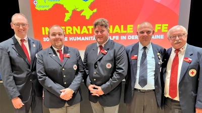 Bernhard Seidenath mit den Leitern des Teams Internationale Hilfe: Timo Weiersmüller, Andreas Altenbuchinger, Peter Sedlmair und Hans Ramsteiner (von li). (Foto: BRK Dachau)