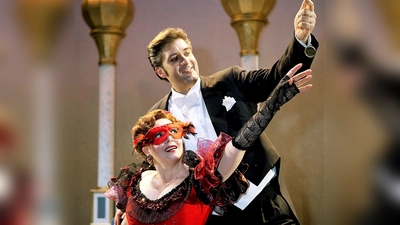 Die Neuinszenierung der &quot;Fledermaus&quot; am 7. Oktober im Karlsfelder Bürgerhaus. (Foto: Freies Landestheater Bayern)