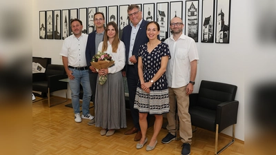 Vereidigung zum Amtseintritt (v. l.): Gerd Müller, Martin Friedrich, Sophia Eckert, Stefan Löwl, Christina Düwer und Michael Holland. (Foto: Landratsamt Dachau, Veronika Plajer)