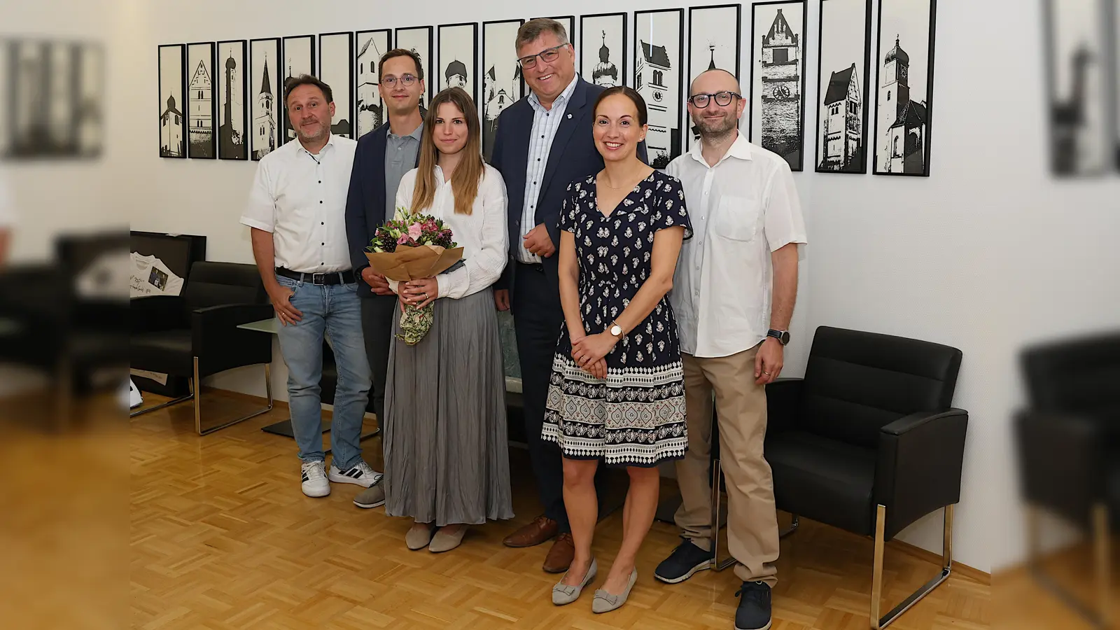 Vereidigung zum Amtseintritt (v. l.): Gerd Müller, Martin Friedrich, Sophia Eckert, Stefan Löwl, Christina Düwer und Michael Holland. (Foto: Landratsamt Dachau, Veronika Plajer)