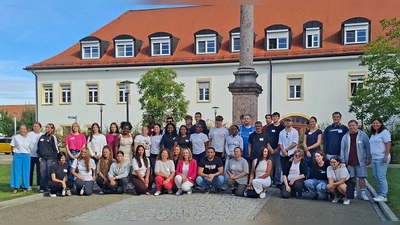Die Ausbildungskoordinatorinnen heißen beim „meet &amp; greet @ the welcome day“ die neuen Auszubildenden, FSJler (Freiwilliges Soziales Jahr) sowie BFDis (Bundesfreiwilligendienst) herzlich willkommen. (Foto: Franziskuswerk)