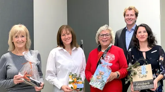 Ehrung mit (von li) Juliane Scheck, Marlene Spindler, Roswitha Dillitz (Sonderpreis), Klaus Berger und Janina Fuchs. (Foto: VR Bank Dachau)