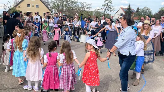 Das Fest war ein voller Erfolg und wurde sowohl von Kindern als auch Eltern sehr gelobt.  (Foto: Montessori Kinderhaus Arnbach)