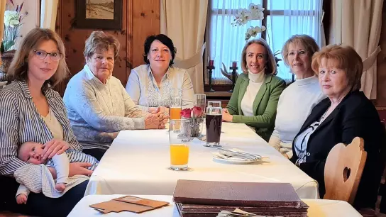 Der neue Vorstand (von li) Ramona Fruhner, Inge Traub, Claudia Huber, Stephanie Burgmaier, Brigitte Sandmeier und Gisela Neumayr. (Foto: FU Bergkirchen)