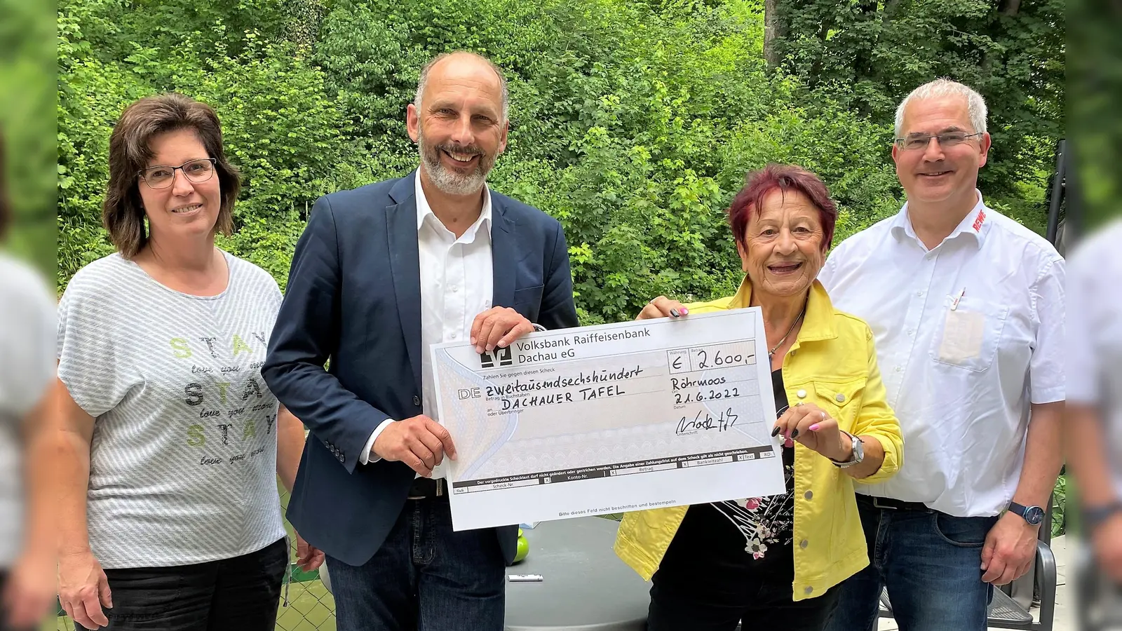 Spendenübergabe (von li) Gabriele Ries, Michael Wockenfuß, Edda Drittenpreis und Manfred Leitenstorfer. (Foto: BRK Dachau)