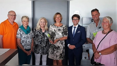 Gelungene Vernissage mit (von li) Hartmut Baumgärtner, Brigitte Renner, Christine Unzeitig, Margit Hoffmann, OB Florian Hartmann, Wolfgang Perret und Marese Hoffmann. (Foto: Brigitte Renner)