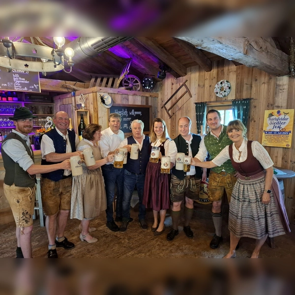 Das Bier ist perfekt, die „Generalprobe” gelungen: Bei der Bierprobe waren alle sehr zufrieden; die Vorfreude aufs Siedlerfest ist groß. (Foto: jj)