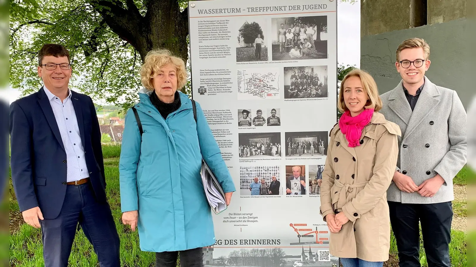 Gemeinsam auf dem Weg des Erinnerns (von li) BGM Franz Obesser, Anna Andlauer, Stephanie Burgmaier und Sebastian Zollbrecht, Listenkandidat der JU für den Bezirkstag. (Foto: CSU )