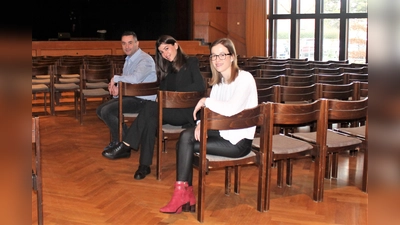 Das neue Pächter-Team für die Karlsfelder Stubn im Bürgerhaus. (Foto: KA)