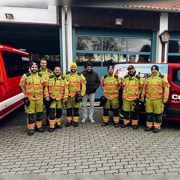 Sieben Feuerwehrler dürfen sich jetzt als Drohnen-Piloten beweisen. (Foto: KBI Dachau)