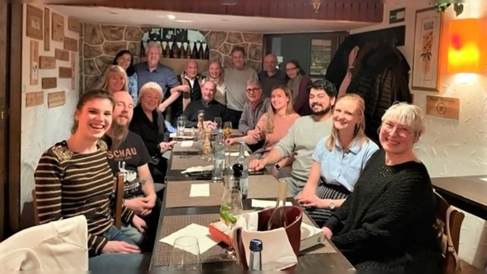 Die Mitglieder vom TSV Brettl freuen sich auf ihr neues Stück, das am 11. November Premiere hat. (Foto: TSV Brettl )