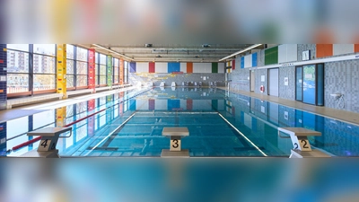 Um Energie einzusparen wird die Wassertemperatur im Hallenbad gesenkt. (Foto: www.karlsfeld.de)