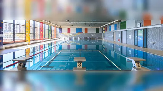 Das Hallenbad in Karlsfeld mit allen Kräften retten - das fordern SPD mit MdB Michael Schrodi.  (Foto: www.karlsfeld.de)