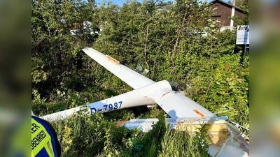 Erst nach der Landebahn kam dieser Segelflieger zum Stehen. (Foto: KFV Dachau)