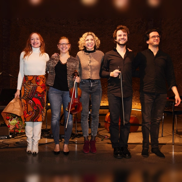 Die nouWell cousines mit Brigitte Hobmeier.<br>  (Foto: Johanna Link)