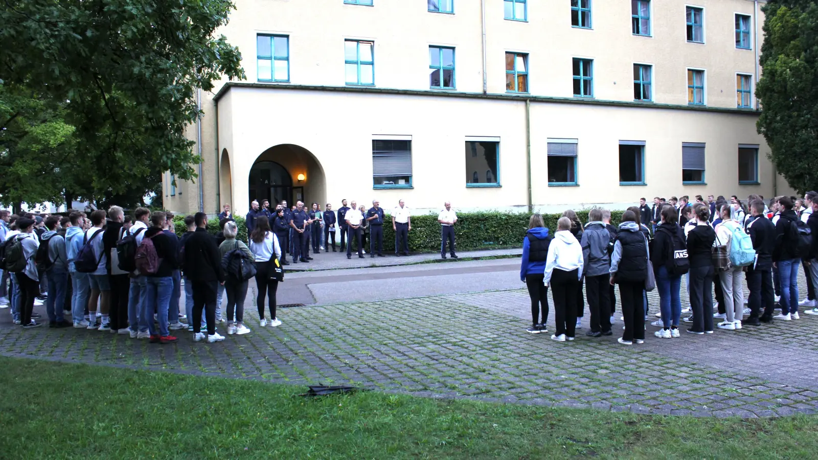 Begrüßung der zukünftigen Polizistinnen und Polizisten in Dachau. (Foto: PI Dachau)