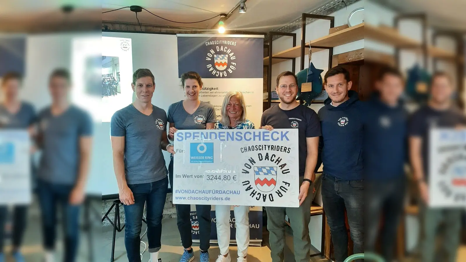 Michael Pietzonka, Veronika Kaspar, Susanne Sessler, Bernard Zeidler und Tobias Pietzonka bei der Spendenübergabe. (Foto: privat)