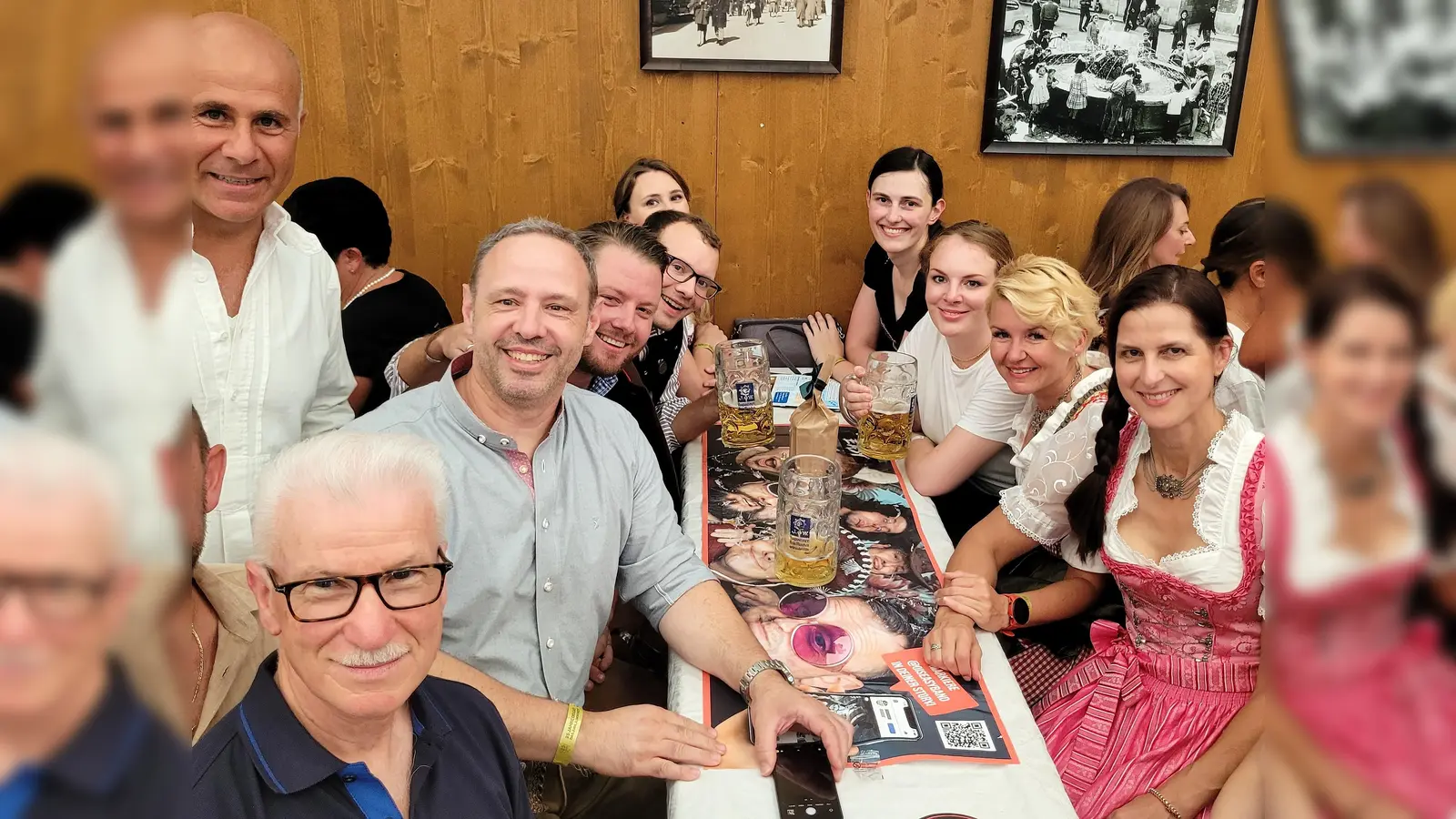 Zünftiger Volksfestauftakt mit den Gästen aus Klagenfurt. (Foto: Markus Erhorn)