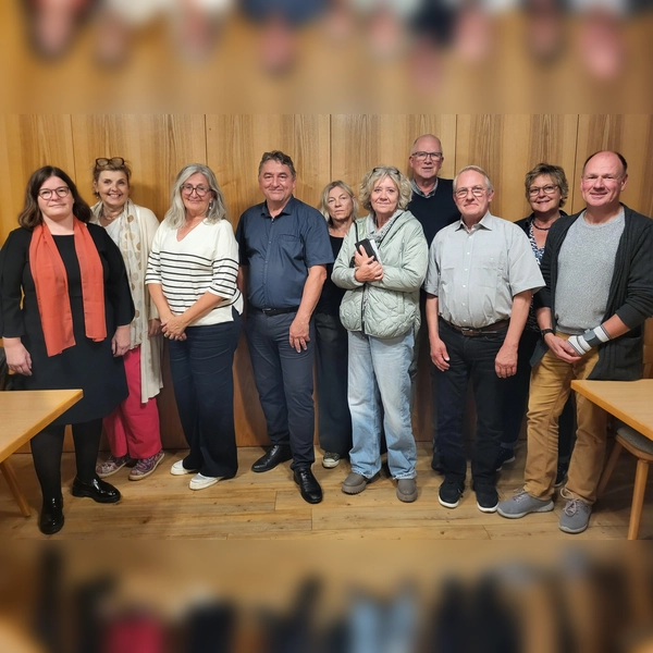 Die Vorstandschaft (von links): Johanna Wagner, Martina Tschirge, Anita Engelbrecht, Hubert Böck, Karin Reichlmeier, Ulrike Spaderna, Roland Schneewind, Andreas Wagner, Daniela Schneewind, Klaus-Dieter Böse. (Foto: SPD)