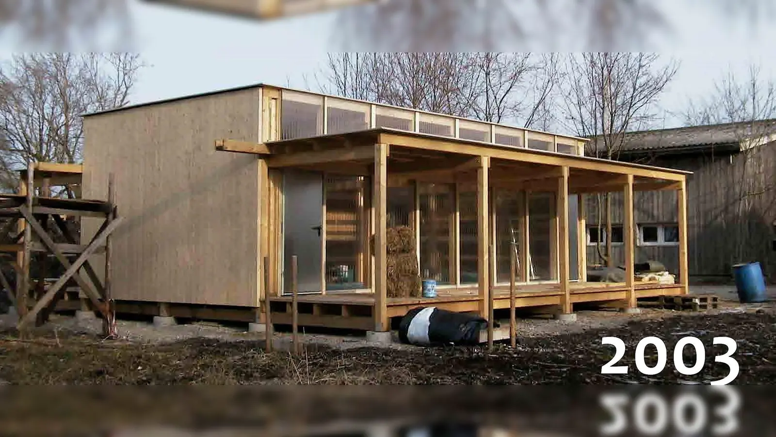 Das Umwelthaus im Jahre seiner Entstehung. (Foto: Verein Dachauer Moos)