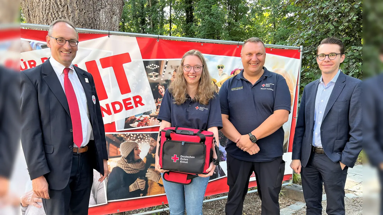Alina verabschiedet sich nach ihrem Bundesfreiwilligendienst vom Dachauer BRK. (Foto: BRK Dachau)