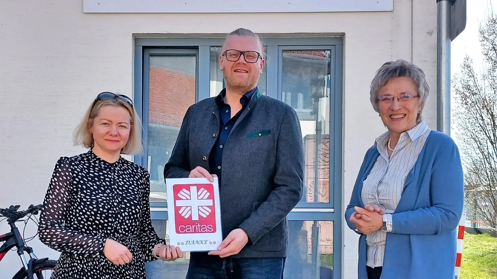 Psychologin Florentina Ciolacu, Lions- Präsident Carl-Gunther Rauch und Maria Beyer-Dick, Referentin Fundraising Caritas (von li). (Foto: Caritas)