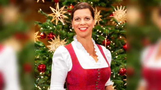 Die beliebte Moderatorin Traudi Siferlinger lädt ein zur Alpenländischen Weihnacht. (Foto: Ralf Wilschewski)