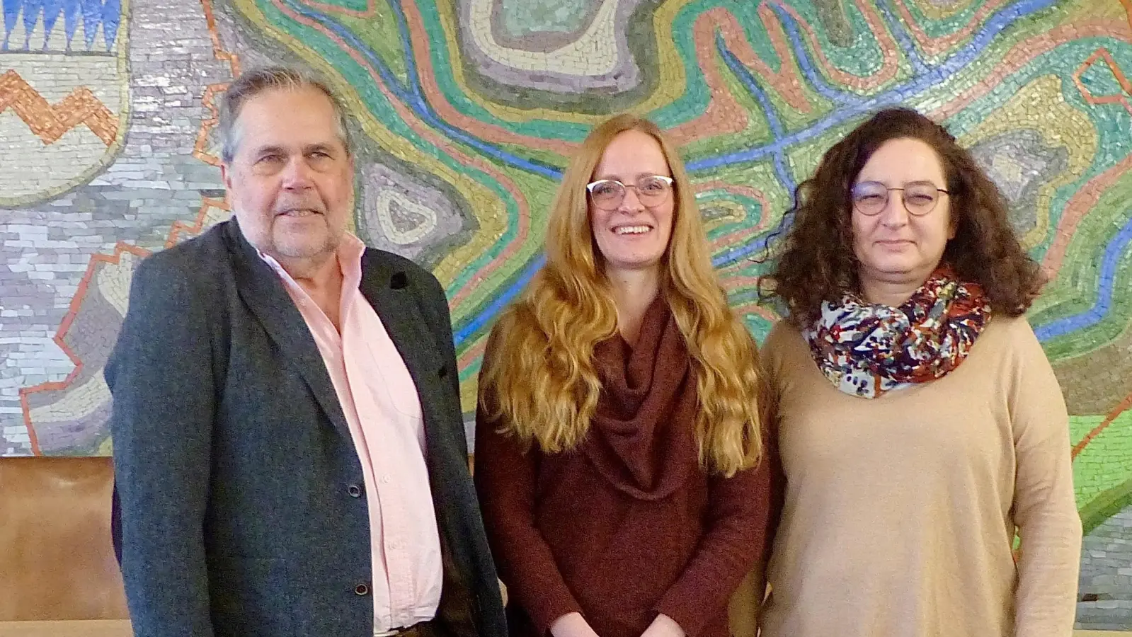 Verabschiedung und Begrüßung (von li) VdK Kreisvorsitzender Walter Wüst, Stefanie Otterbein und Gertraud Euba. (Foto: Silke Fendt / LA Dachau)